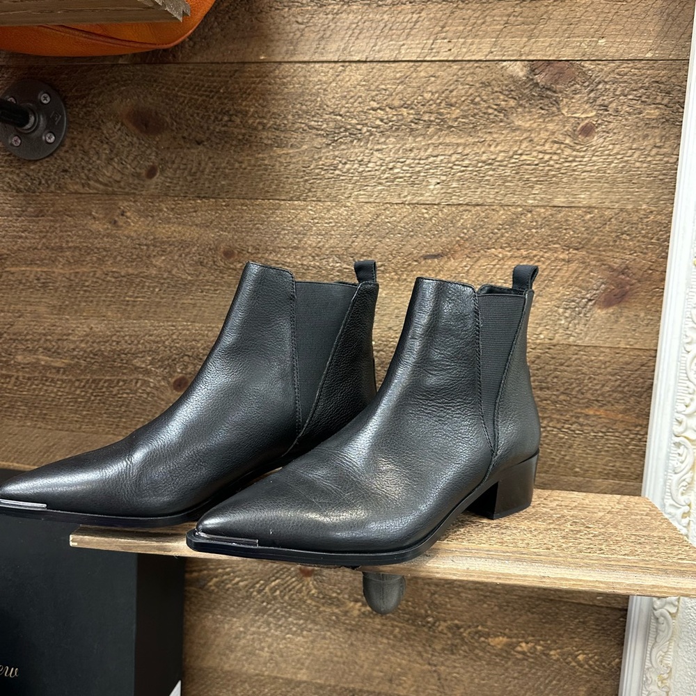 Acne Studios Black Leather Pointed Toe Chelsea Boots – Size 39 (US 9) - Picture 2 of 6